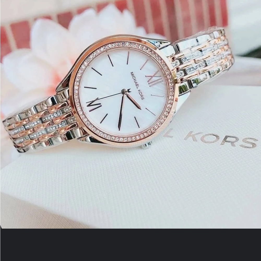 Michael Kors Watch - Picture 3 of 8
